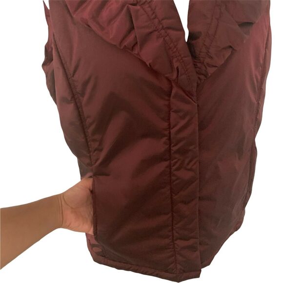 Jones New York Women's Puffer Vest Jacket Medium Burgundy Collared Buttons - Picture 6 of 12